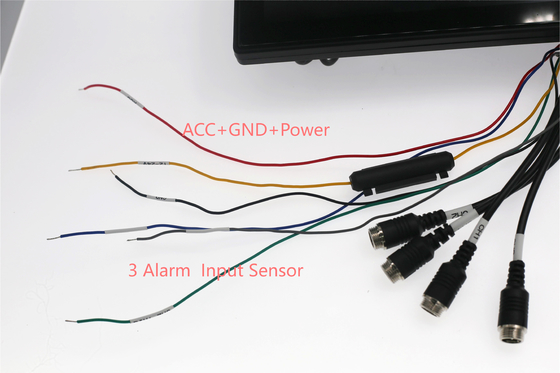 4G カーマウント SD カード レコーディング オールインワン マシン 4 チャネルモニタリングと GPS 位置付け